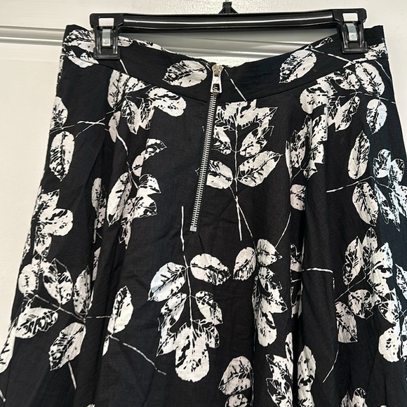 NWT flowy black and white skirt - Picture 3 of 5